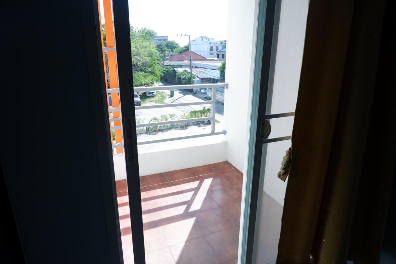 V At Bangsaen Hotel Kültér fotó