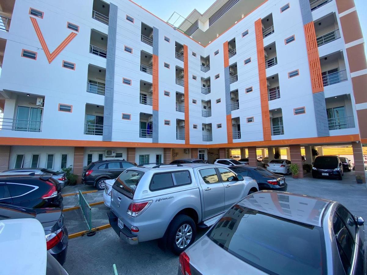 V At Bangsaen Hotel Kültér fotó