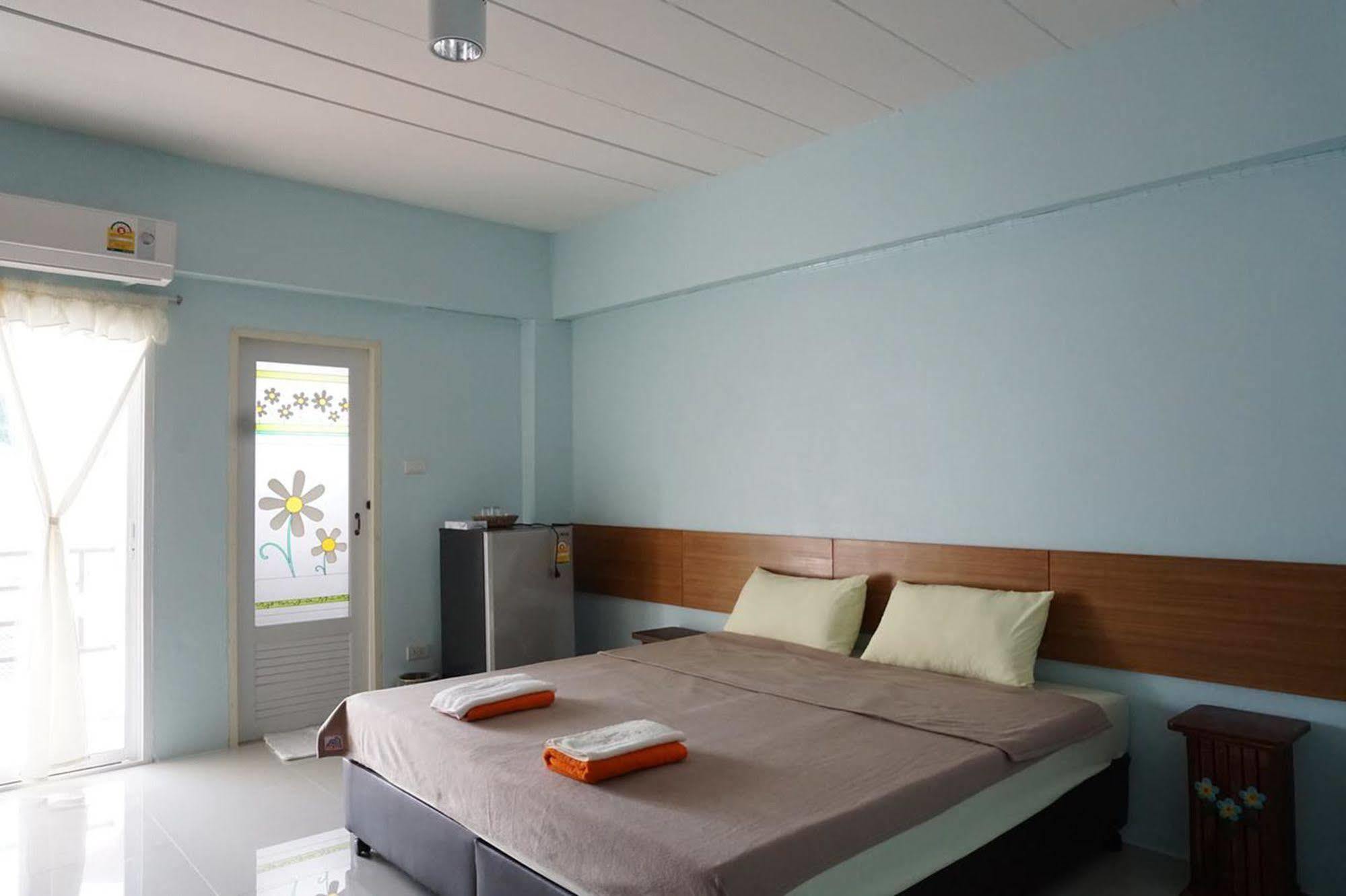 V At Bangsaen Hotel Kültér fotó
