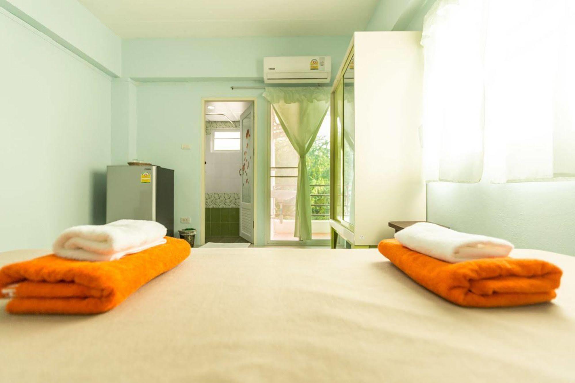 V At Bangsaen Hotel Kültér fotó